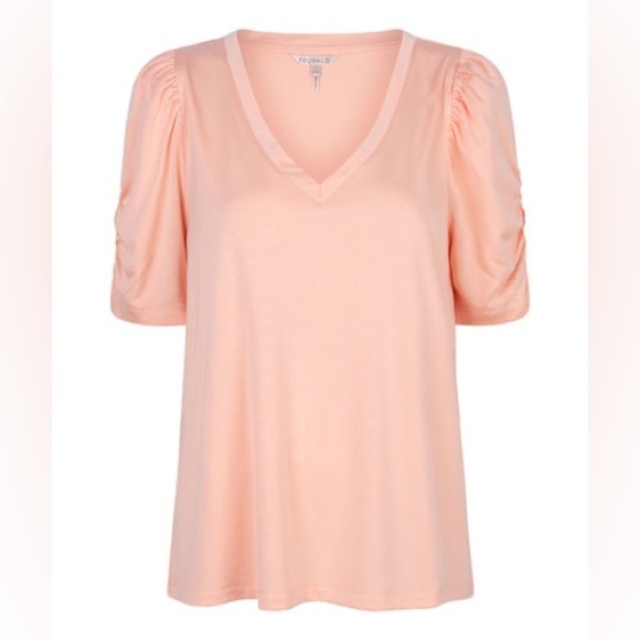 ESQUALO Tops - NWT ESQUALO | women's small Soft Peach V-Neck short sleeves shirt